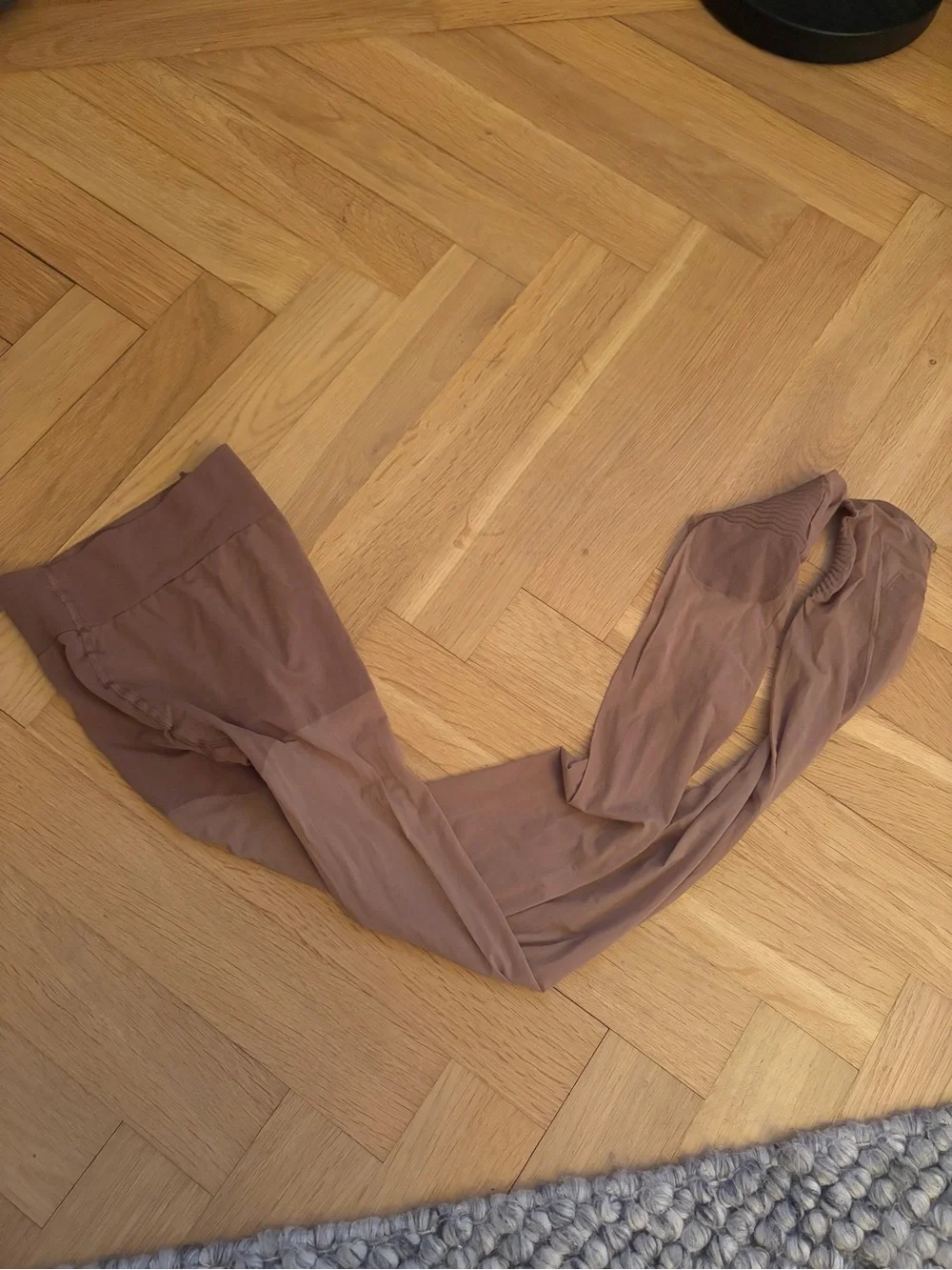 NWOT Natori tan stockings with ribbed feet